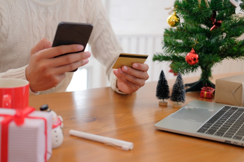 Жаңа жылдық чек-парақ: бюджеттіңізді  мерекеге қалайша дұрыс есептеп, алаяқтардың айласына түсіп қалмаудың жолдары 