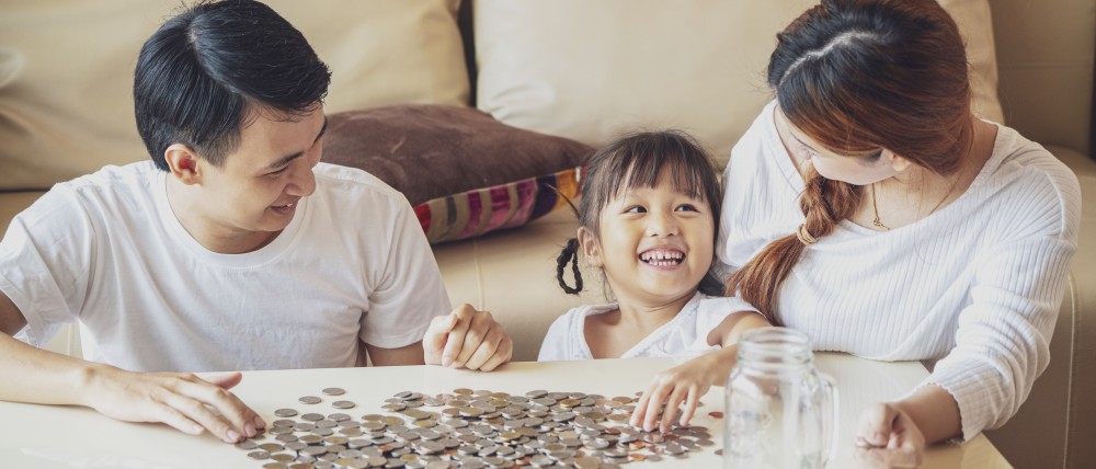 Как научить ребенка правильно обращаться с деньгами?